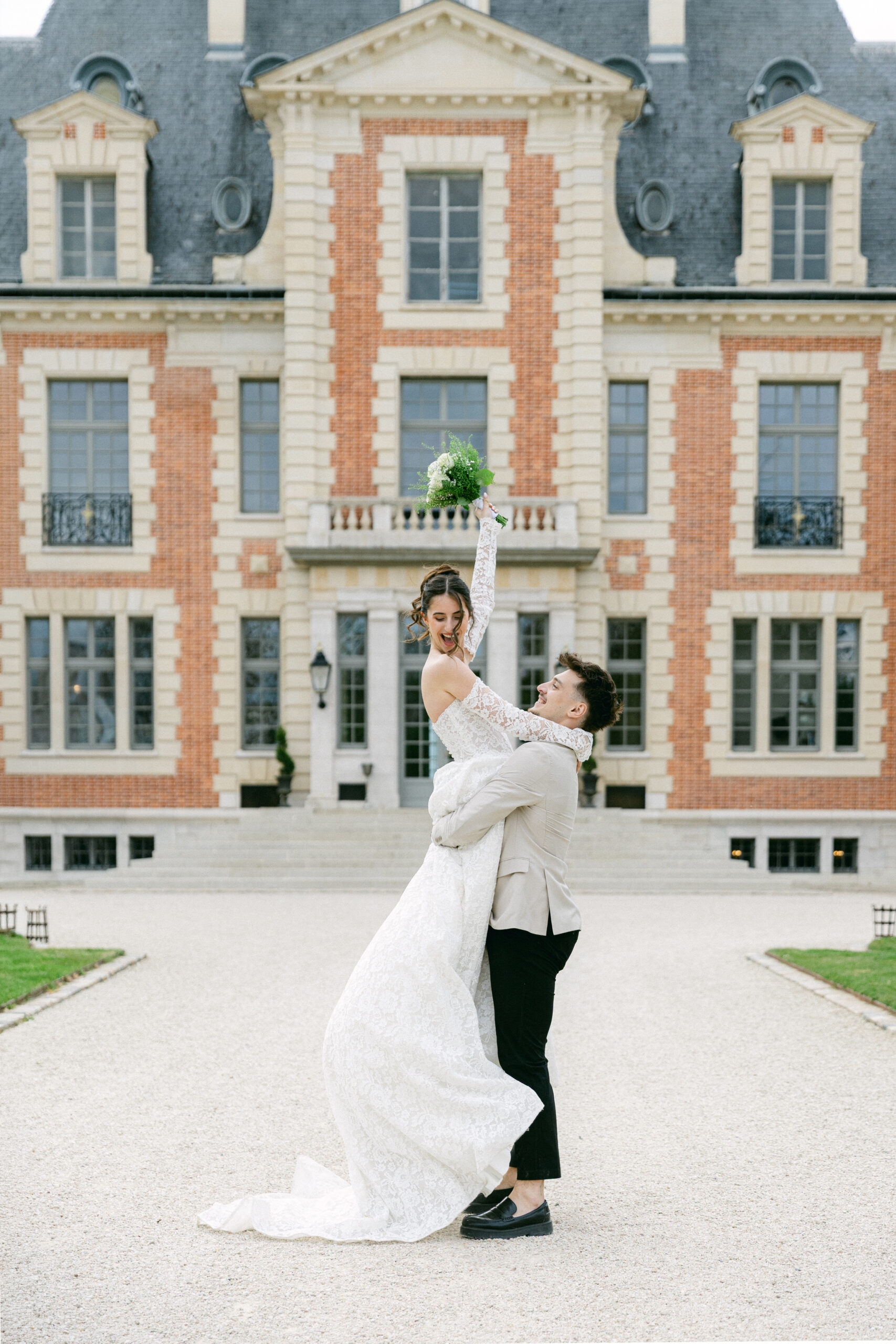 Couple-portraits-Château-Nainville-Séverine-Alves-pretty-big-event
