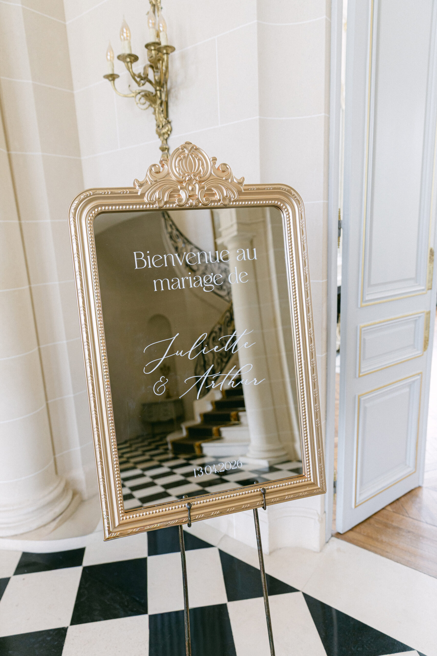 Reception-wedding-Château-Nainville-miroir-de-bienvenue-pretty-big-event