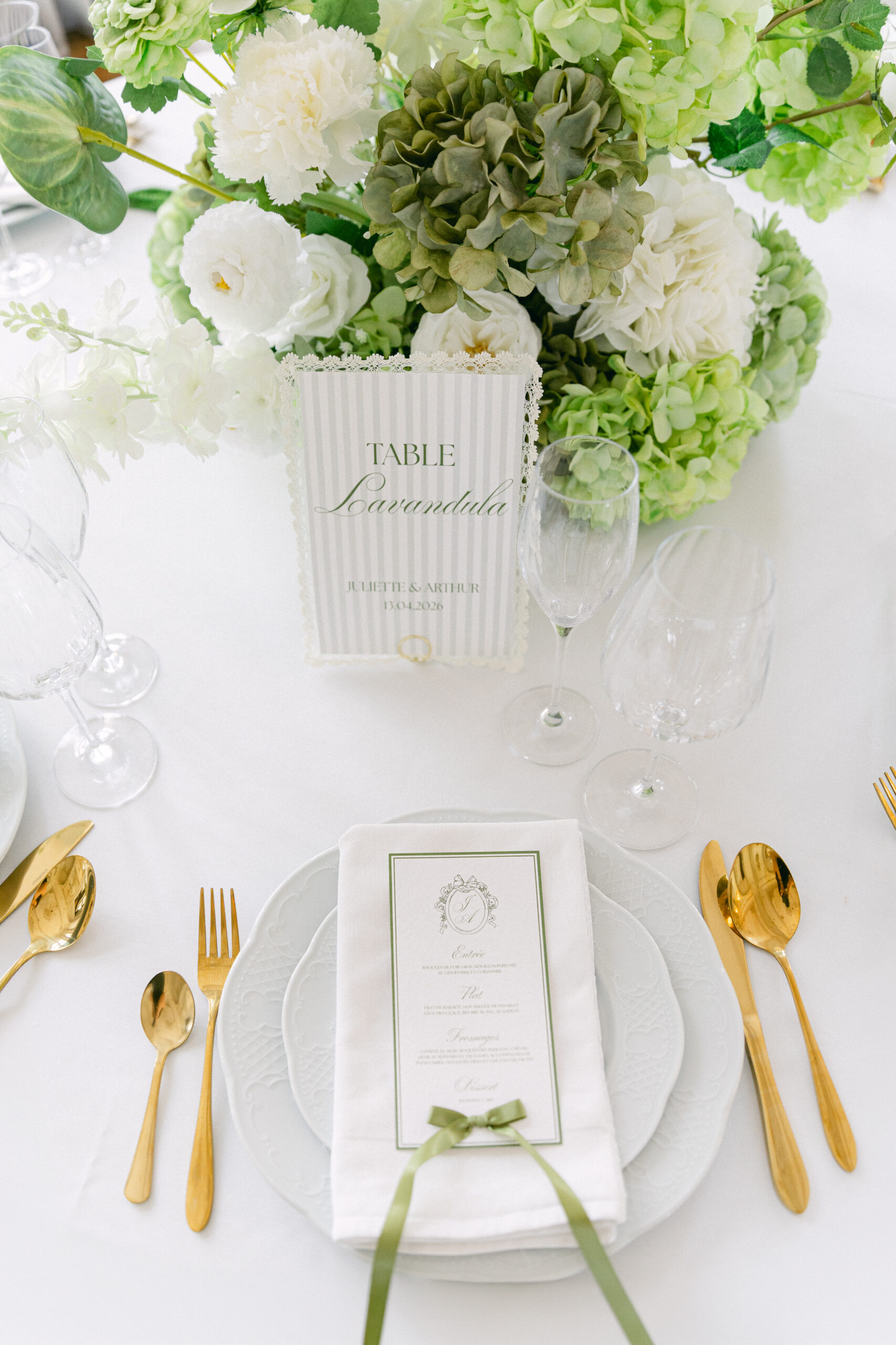 Vaisselle-wedding-Château-Nainville-Séverine-Alves-pretty-big-event